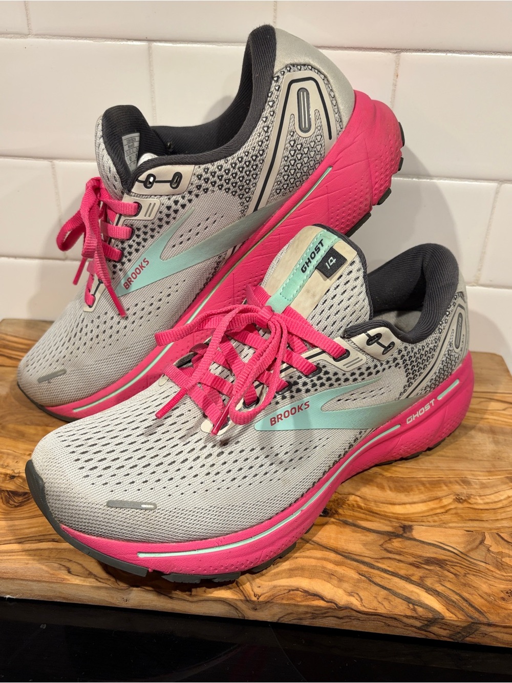Brooks Ghost 14 Womens Size 9 B Gray Pink Running Shoes Sneakers 1203561B024‎